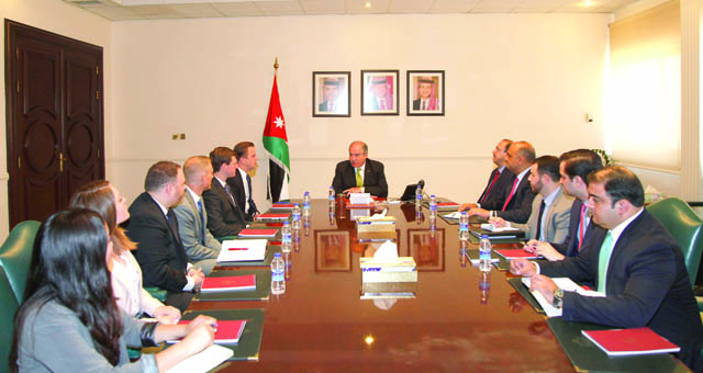 Prime Minister Hani Mulki meets with a delegation of US congressmen to discuss Washington's assistance to Jordan in Amman on Tuesday (Petra photo)